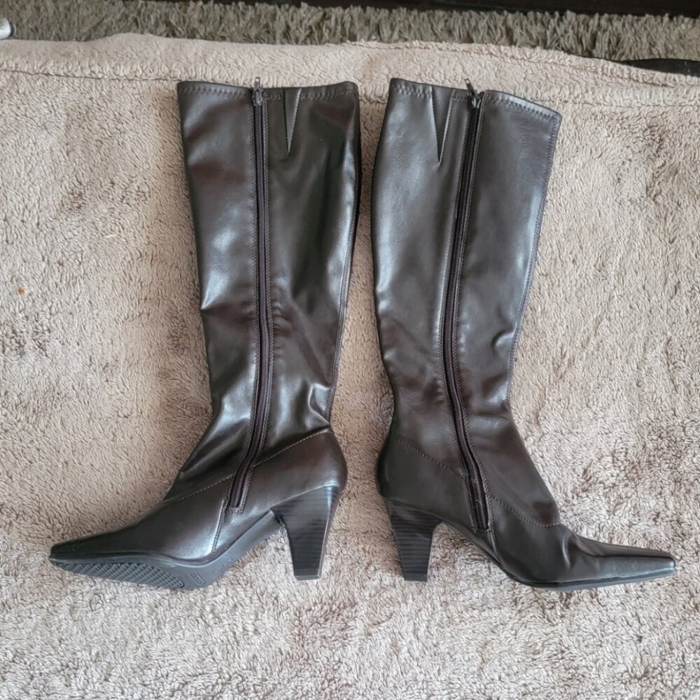 Aerosoles risky pizness knee high boots - NWOT Size 9M Brown